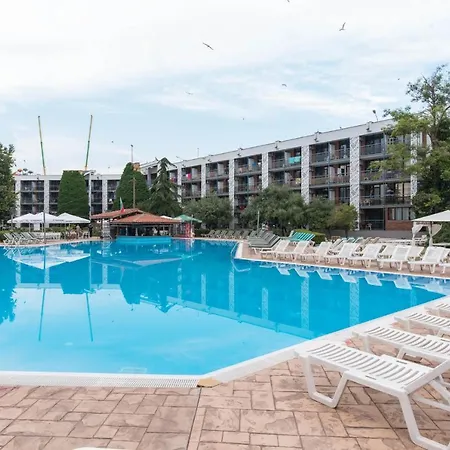 Отель Pomorie Sun 3*