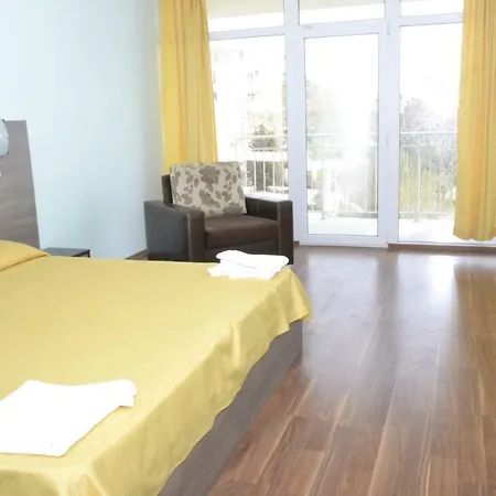 Отель Pomorie Sun